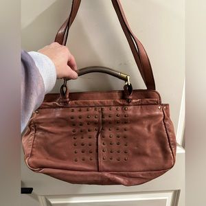 Chloe shoulder bag is pristine condition. Metal horn and leather handles.